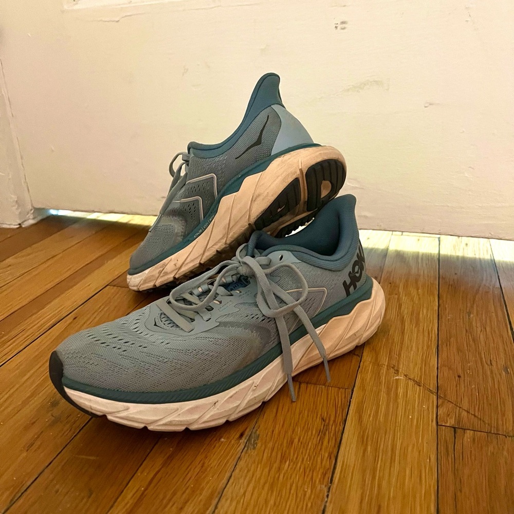 Hoka women’s araki running shoes